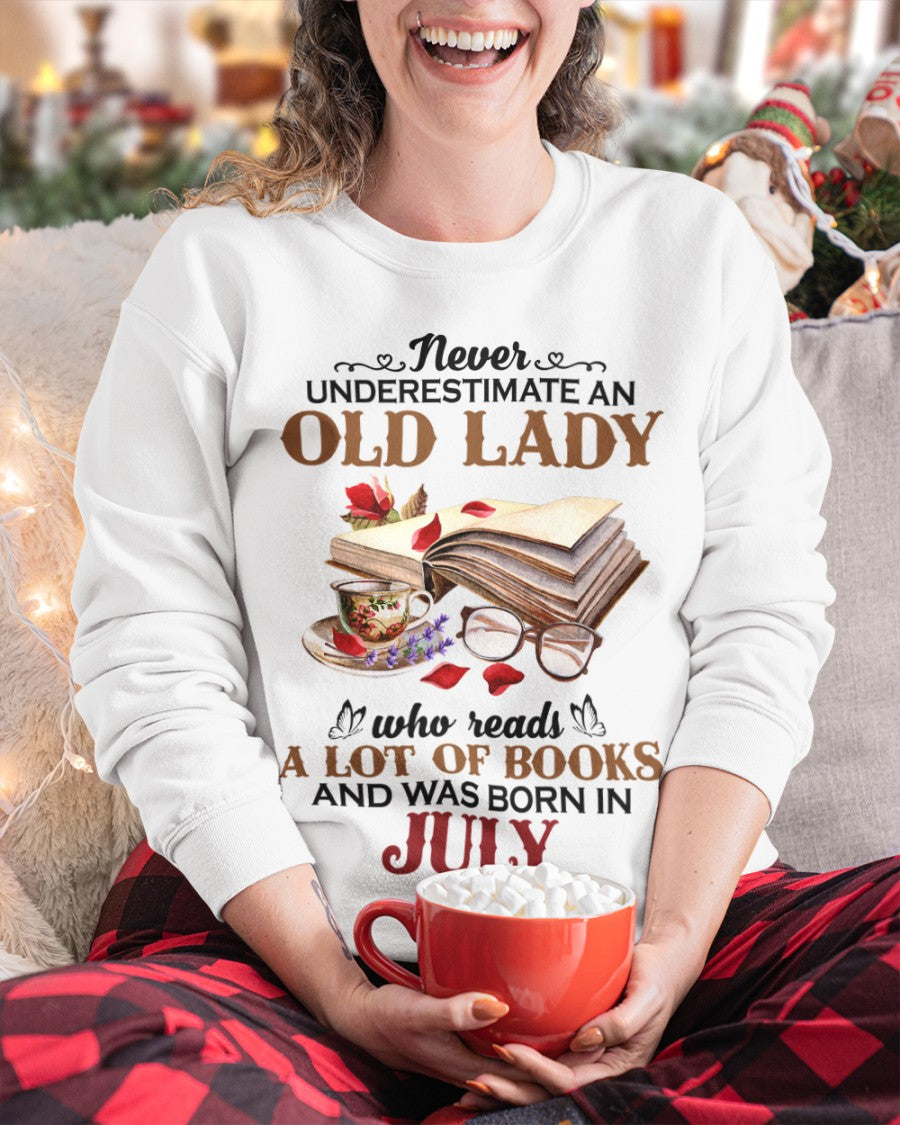 An Old July Lady Who Reads Books - Perfect Shirt For Women DTSM07