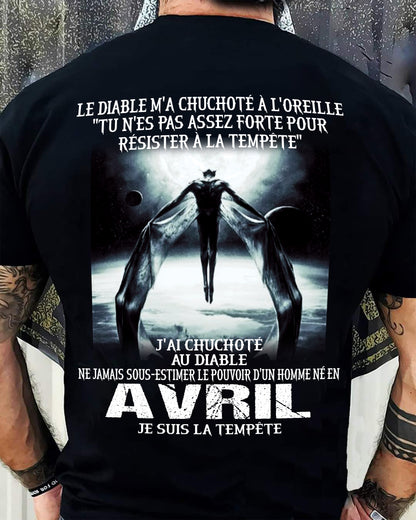 Je Suis la Tempête – Ne Jamais Sous-Estimer le Pouvoir d’un Homme Né en Avril – T-Shirt Homme - DTSM04 (SKU26T-01160-04)