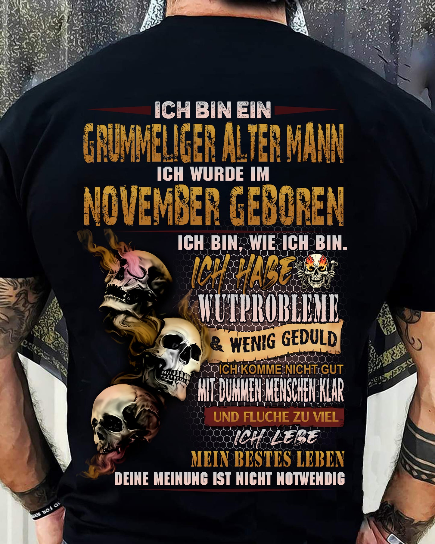 NOVEMBER MANN SHIRT – GRUMMELIGER ALTER MANN GEBOREN IM NOVEMBER – LUSTIGES SCHÄDEL KREUZ T-SHIRT FÜR MÄNNER - DTSM11 (SKU2605-177-11)