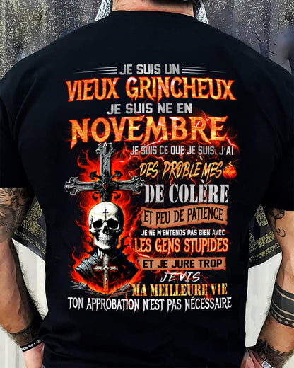 Je Suis Un Vieux Grincheux Né en Novembre – T-Shirt Homme Fort Caractère - DTSM11 (SKU26T-01141-11)