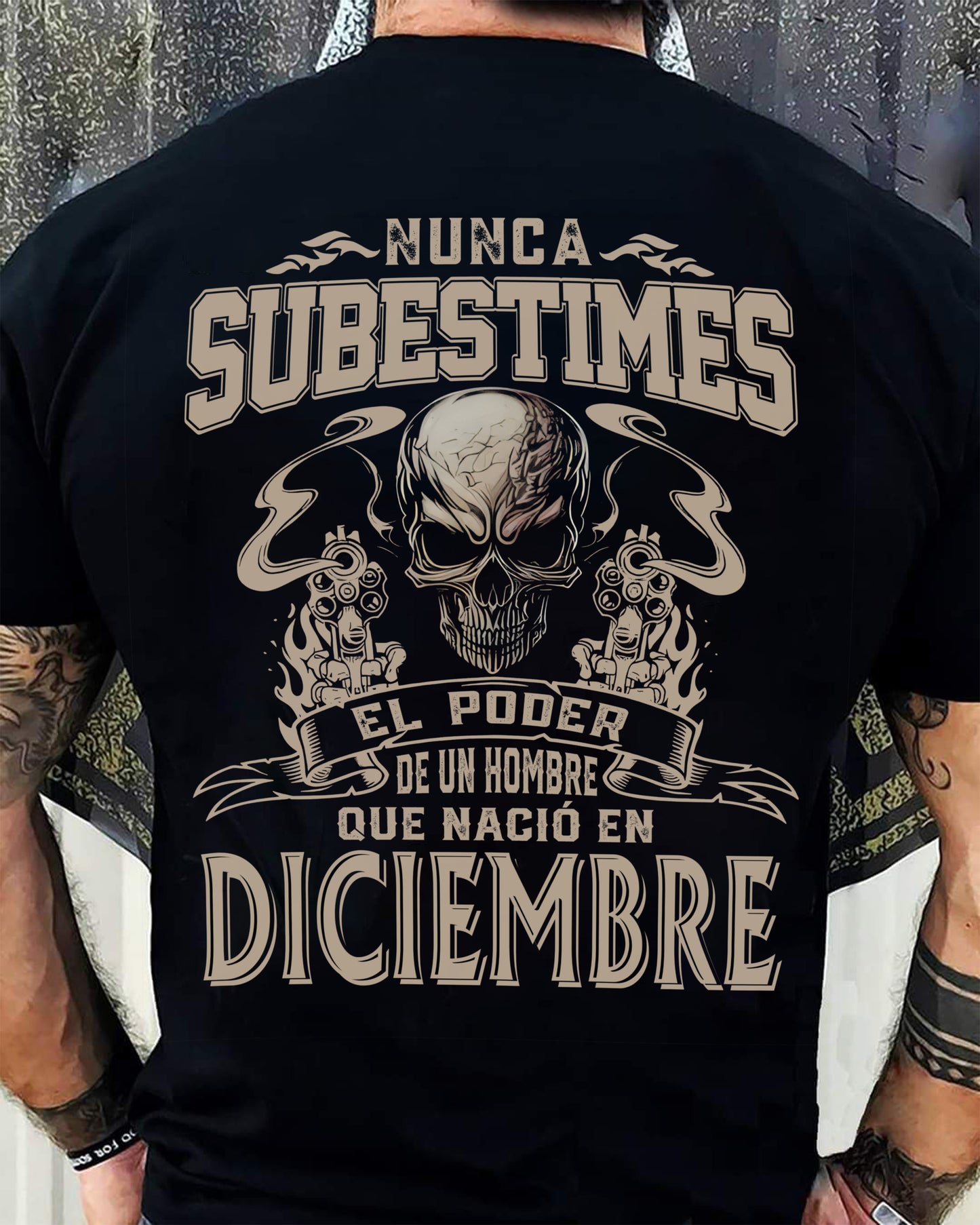 Camiseta Nunca Subestimes el Poder de un Hombre que Nació en Deciembre - DTSM12 (SKU08-78-12)