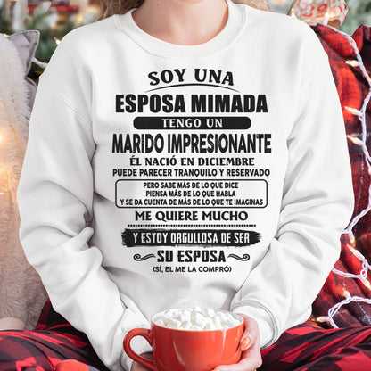 Camiseta Soy una Esposa Mimada con un Marido Impresionante Nacido en Deciembre - DTSM12 (SKU07-176-12)