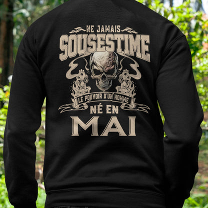 Ne Jamais Sous-estimer le Pouvoir d’un Homme Né en Mai – T-Shirt Homme Crâne Rebelle - DTSM05 (SKU26T-01159-05)