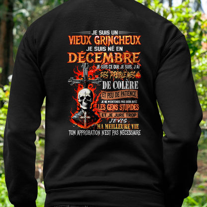 Je Suis Un Vieux Grincheux Né en Décembre – T-Shirt Homme Fort Caractère - DTSM12 (SKU26T-01141-12)