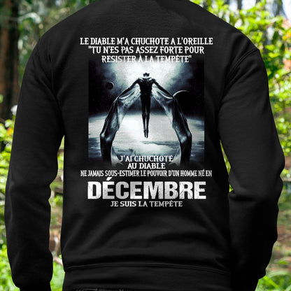 Je Suis la Tempête – Ne Jamais Sous-Estimer le Pouvoir d’un Homme Né en Décembre – T-Shirt Homme - DTSM12 (SKU26T-01160-12)