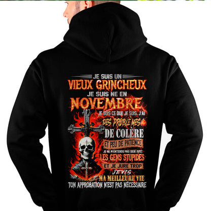 Je Suis Un Vieux Grincheux Né en Novembre – T-Shirt Homme Fort Caractère - DTSM11 (SKU26T-01141-11)