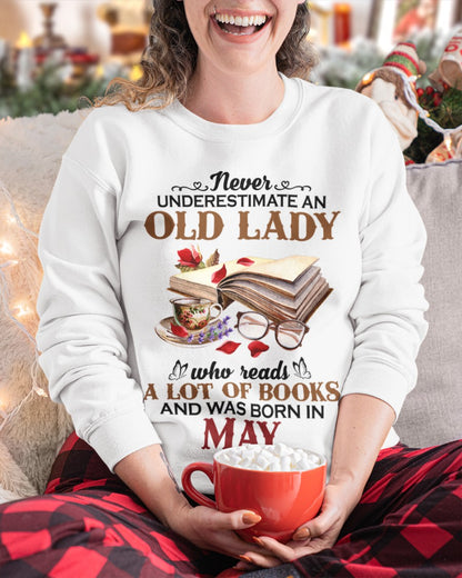 An Old May Lady Who Reads Books - Perfect Shirt For Women DTSM05