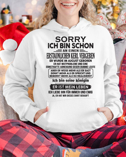 AUGUST – SORRY ICH BIN SCHON VERGEBEN AN EINEN ERSTAUNLICHEN KERL – GESCHENK FÜR FREUNDIN EHEFRAU – LUSTIGES PAAR T-SHIRT - DTSM08 - (SKU04-136-08)
