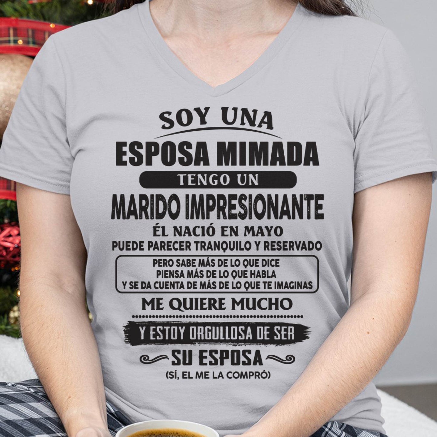 Camiseta Soy una Esposa Mimada con un Marido Impresionante Nacido en Mayo - DTSM05 (SKU07-176-05)